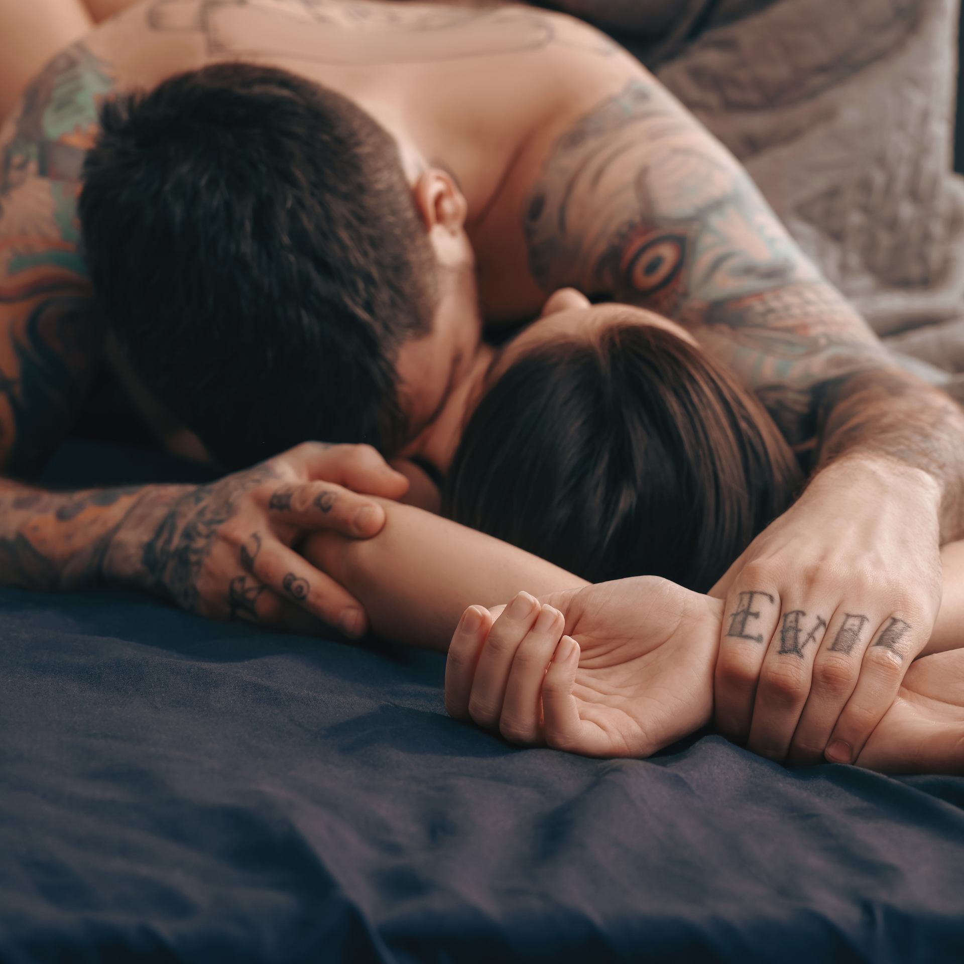 TIPS ON HOW TO USE LUBE IN BED